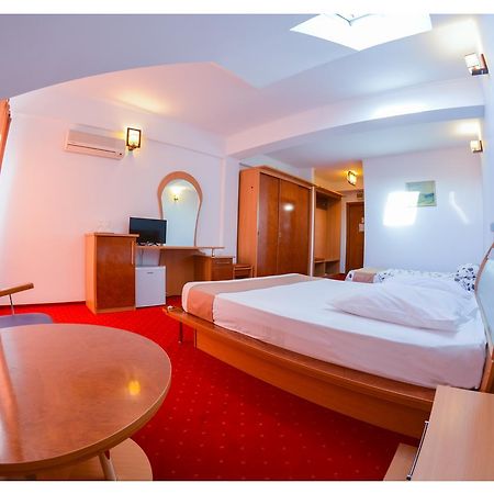 Pensiune Valentina Hotel Ramnicu Valcea Exterior photo