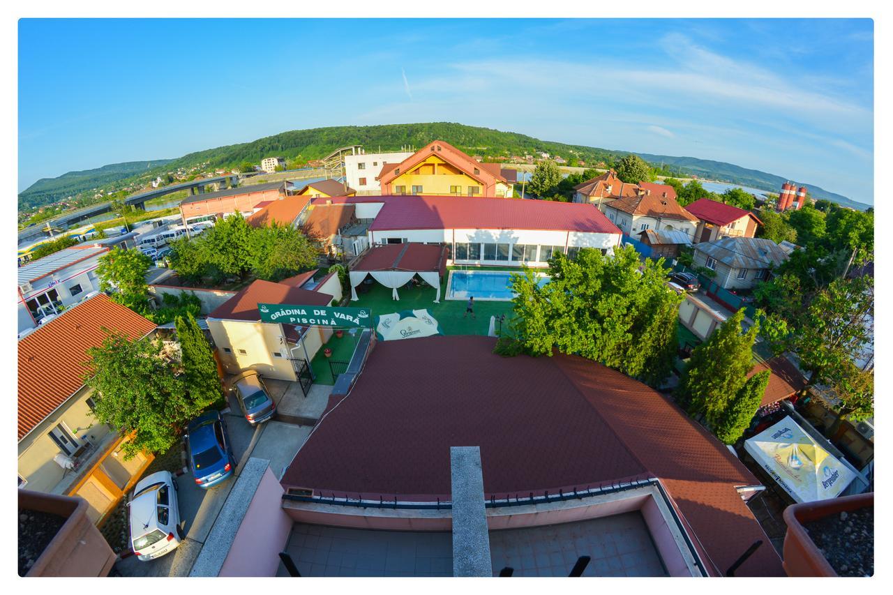 Pensiune Valentina Hotel Ramnicu Valcea Exterior photo